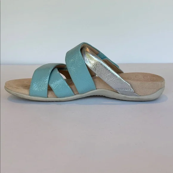 Vionic Hadlie Blue and Silver Sandal. Size 8 - Picture 4 of 6